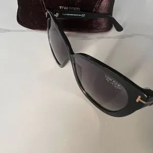 Tom Ford Arabella black frames and original case Tom Ford FT0511 Sunglasses - Black Frame, Brown Mirror  main image 3